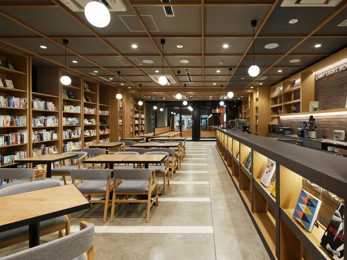 Lamp Light Books Hotel Sapporo Exterior foto